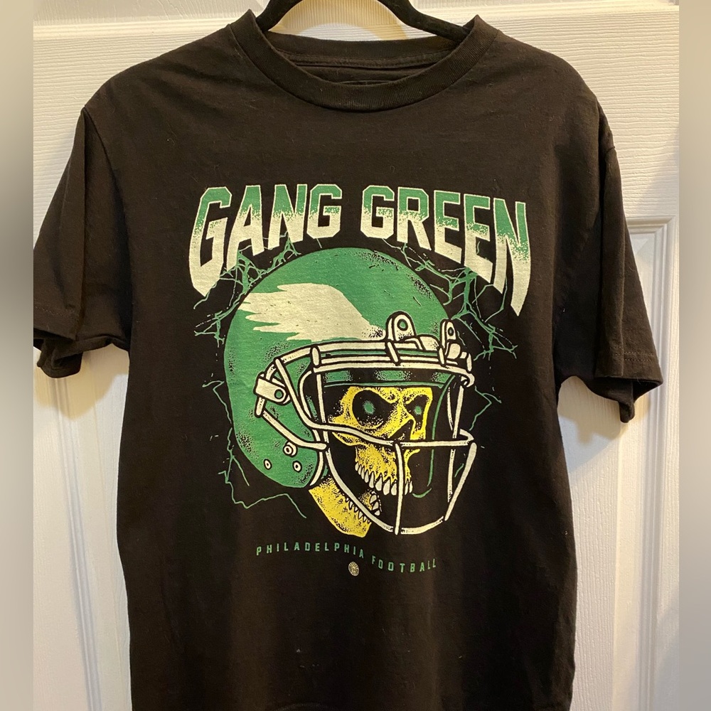 Philadelphia Eagles tee size medium
